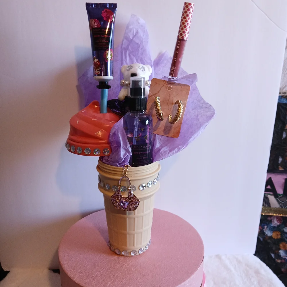 Ice Cream Cone Nicole Miller, Betsey J Celebration Concept/Gift Set